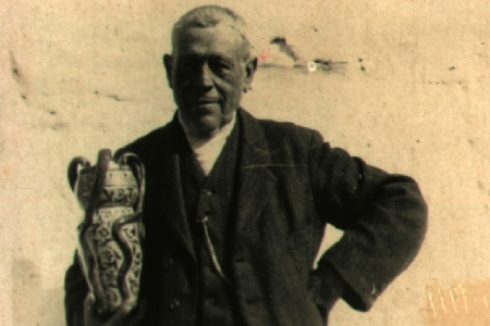 Francisco Monera Gil. Manises 1848-1932. Fue maestro nacional en Manises y un descatado ceramista de la poca, especializado en reflejo metlico. Fue galardonado en exposiciones nacionales y extranjeras.