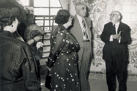El presidente de la Repblica Dominicana, Lenidas Trujillo y su esposa visitaron, en el ao 1954, la fbrica  del ceramista Jos Gineno Martnez.