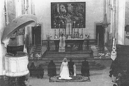 Altar Mayor. Prebiterio de la Parroquia de San Juan Bautista con el cuadro de cermica 