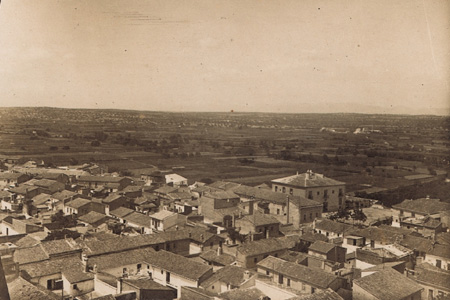 Fotografa realizada desde el campanario de la Iglesia Parroquial de San Juan Bautista alrededor del ao 1927.