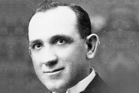 Juan Bautista Huerta Avi. Ceramista Manises 1878 - Valncia 1949. Expuso en diversas ferias internacionales, entre las cuales est la de Filadelfia en el ao 1920.