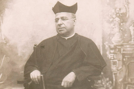  Vicente Avi Catal. Manises 1872-1936. Fue nombrado Rector de San Juan Bautista de Manises el ao 1917. Ocup la rectora hasta su muerte. Fue unos de los fundadores del Patronato de Accin Social. El Papa Pio XI, en el ao 1926 le concedi el ttulo de Monseor.