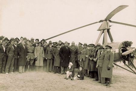 El 24 de marzo de 1934 lleg al aeropuerto de Manises el autogiro de Lacierva y fue recibido por diversas autoridades de Manises y Valncia.