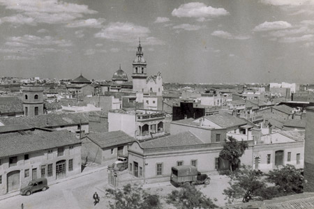 Panormica de Manises hacia Levante. Al fondo se puede ver la Iglesia de San Juan Bautista. Foto del ao 1965.