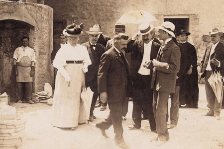 La Infanta Isabel visita Manises.  El día 30 de julio de 1907 la Infanta Isabel de Borbón, conocida popularmente por 