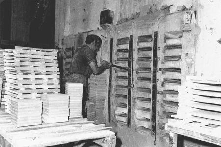 Producción de azulejos en la fábrica de CEDOLESA 