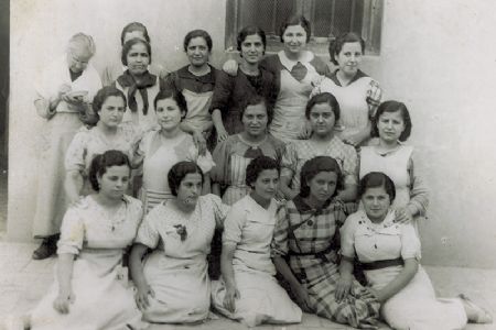 Pintoras de la fábrica de Francisco Valldecabres. Foto del año 1944.