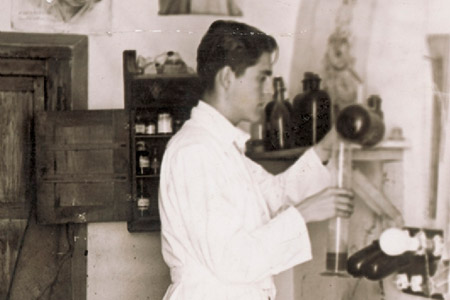 Vicente Royo Vilar. Manises 1926-1947. Joven artista y fotógrafo manisero.