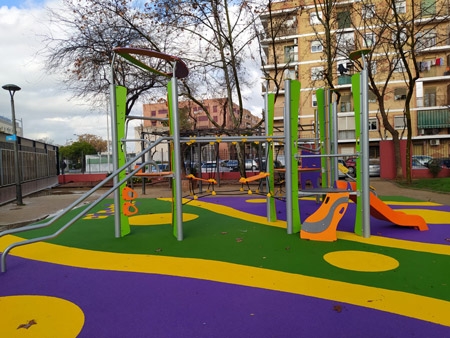 El parque infantil Els Ferrocarrils abre totalmente renovado