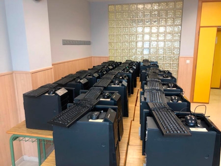 El Ayuntamiento de Manises dona 22 ordenadores a asociaciones